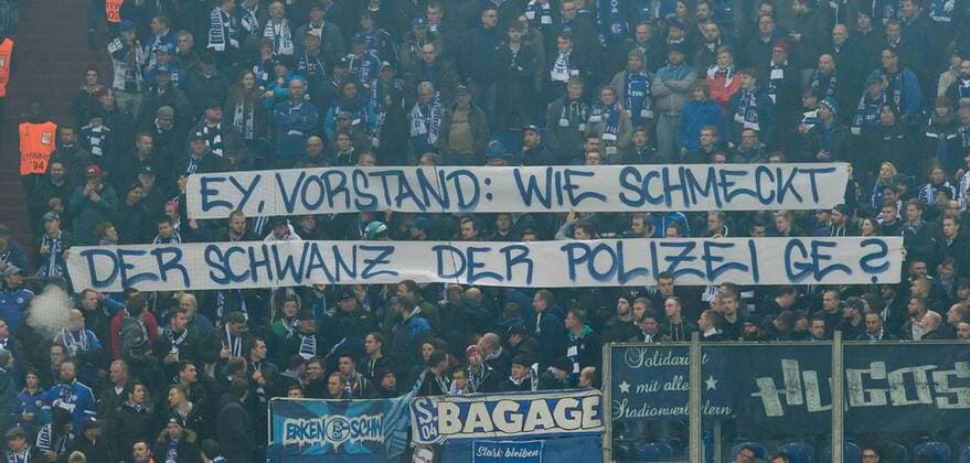 Football, EL, FC Schalke 04 - PAOK Thessaloniki, S04 fans with provocative banner