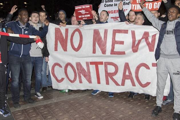 Football, CL, Arsenal fans protest against coach Wenger