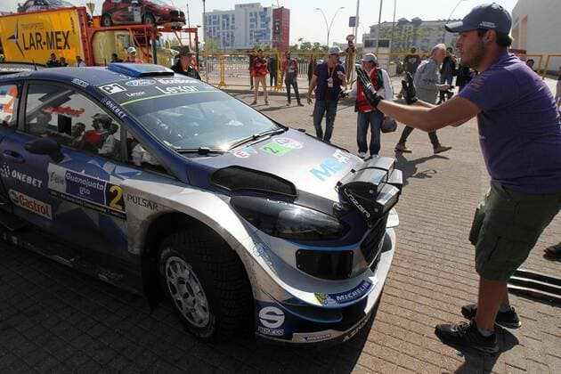 Rally Mexico, Late arrival of the cars in Leon