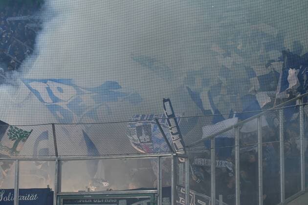 Football, EL, Smoke in Schalke fan block, Borussia Mönchengladbach - FC Schalke 04