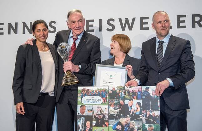 Football, DFB Coaches' Gala, Bernd Schröder receives honorary award for his life's work