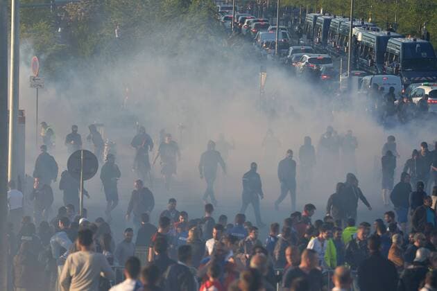 Football, EL, Olympique Lyon - Besiktas Istanbul, riots before the start of the match