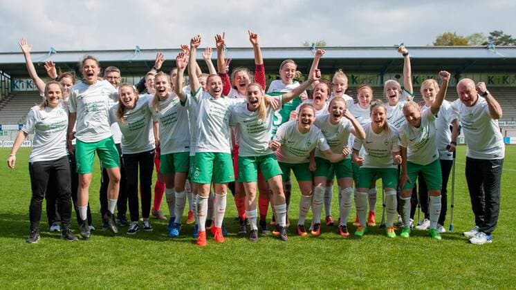 Football, Women, 2. BL, Werder Bremen celebrates promotion