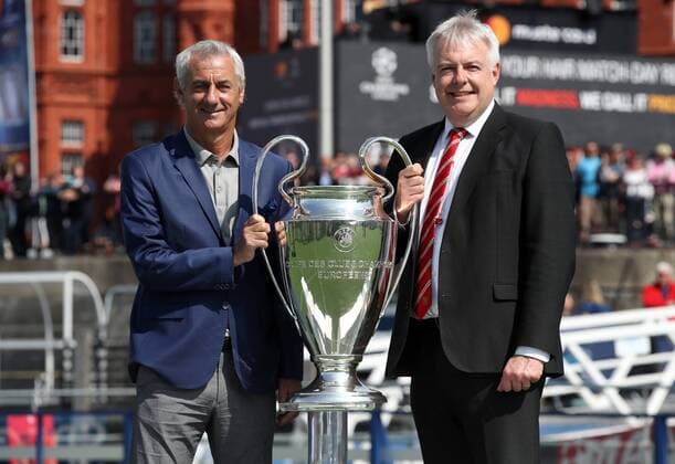 Football, CL Final, Presentation of the Trophy in Cardiff