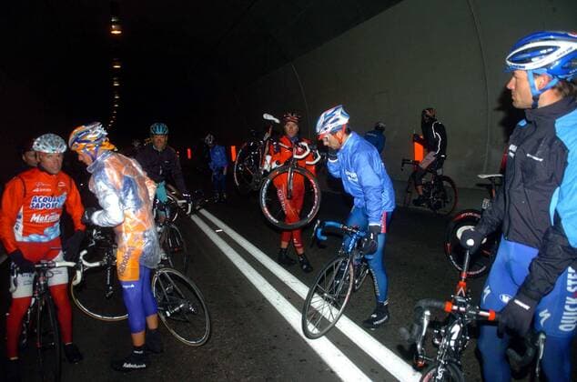 Cycling, Giro d Italia, Stefano Garzelli wins the 16th stage