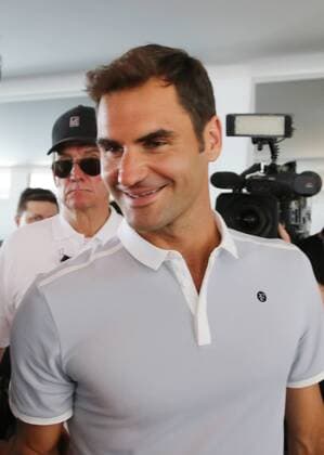 Tennis, Roger Federer visits exhibition by photographer Paul Zimmer