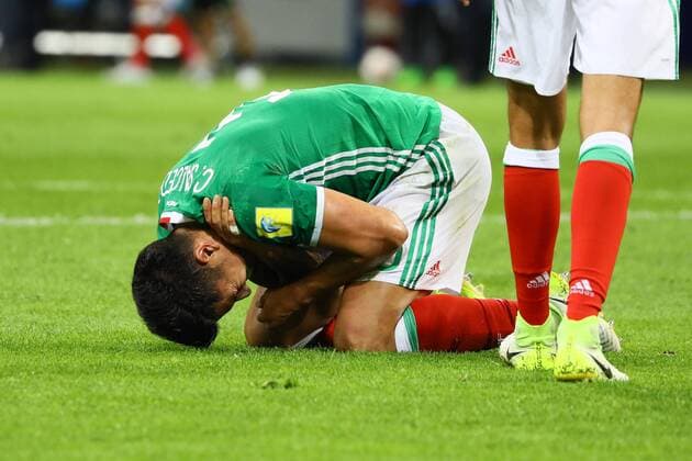 Confed Cup, Mexico - New Zealand, Carlos Salcedo forced off with injury