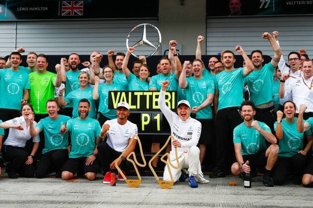 Formula 1, Austrian GP, Valtteri Bottas celebrates with his team