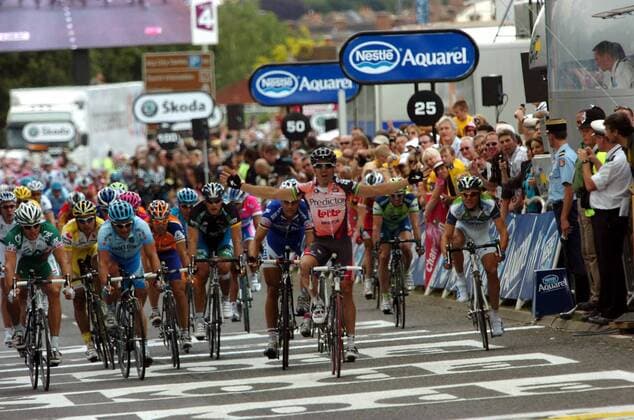 Cycling, Tour de France, 1st stage, Robbie McEwen wins in bunch sprint