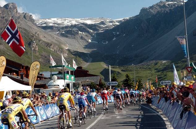 Cycling, Tour de France, Michael Rasmussen wins stage 8 and takes the yellow jersey