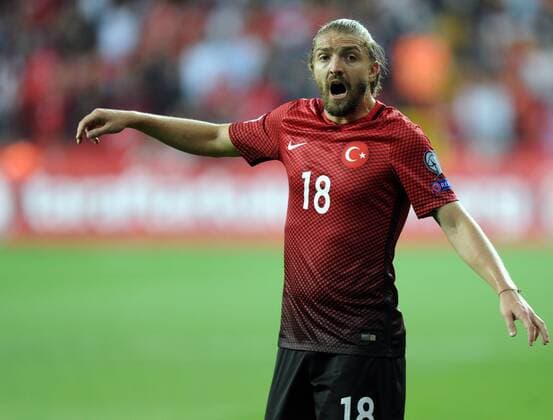 Football, Turkey, Caner Erkin slaps team-mate Burak Altiparmak and gets red card - Archive