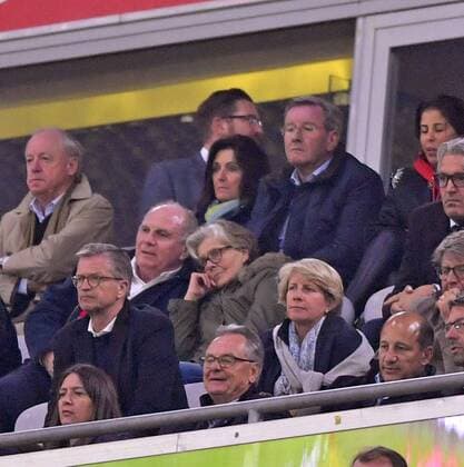 Football, CL, Bayern Munich - RSC Anderlecht, Uli Hoeneß with wife Susi in the stands