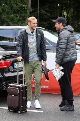 Football, EL, 1. FC Köln Departure to London