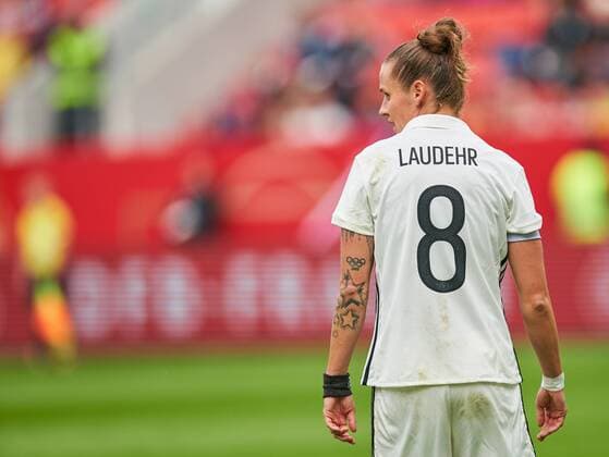 Football, Simone Laudehr announces resignation from national team, archive pictures