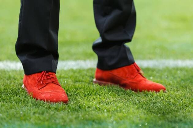 Football, EL, 1. FC Köln, Peter Stöger wears red shoes, red socks