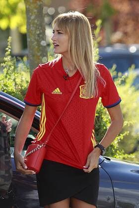 Football, World Cup Qualifiers, Model Alba Carrillo at the arrival of the Spanish players