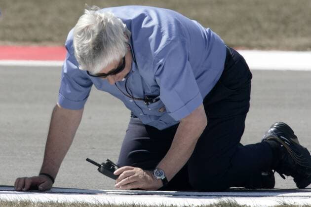 Motorsport, Formula 1, Turkish GP, Excitement over a loosened manhole cover on the track during free practice