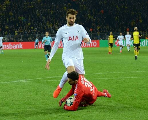 Football, CL, Borussia Dortmund -Injury Bürki