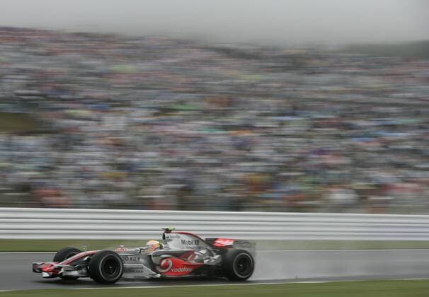 Motorsport, Formula 1, GP Japan, Qualifying, Lewis Hamilton secures pole position