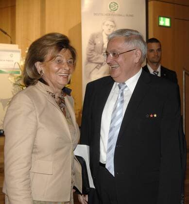 Football, Award of the Julius Hirsch Prize