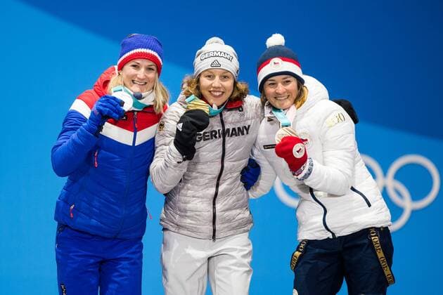 PyeongChang 2018, Biathlon, 7.5km Sprint Women, Award Ceremony, Laura Dahlmeier gets her gold medal