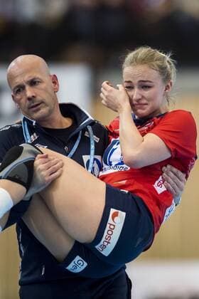 Handball, Women, European Championship Quali, Injury to Stine Bredal Oftedal