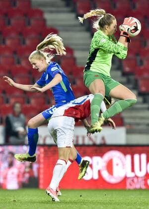 Football, CL, Women, Slavia Prague - VfL Wolfsburg