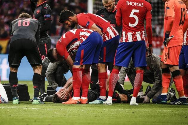 Football, EL, Atletico Madrid - Arsenal FC, Injury Laurent Koscielny