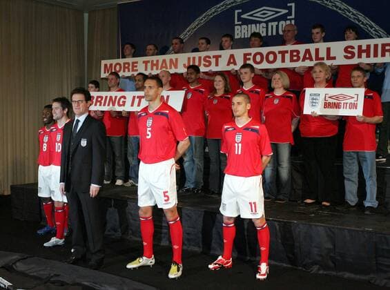 Football, England presents the new national kit