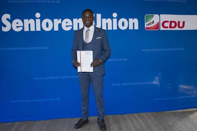 Sengua Tom Malutedi receives sponsorship award from the Seniors' Union NRW