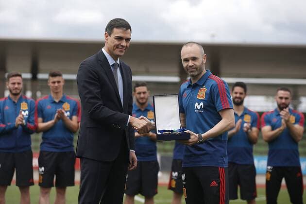 Andres Iniesta receives award from President Pedro Sanchez