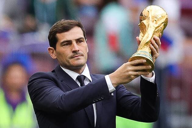 FIFA World Cup 2018, Opening match, Iker Casillas brings the World Cup trophy to the stadium
