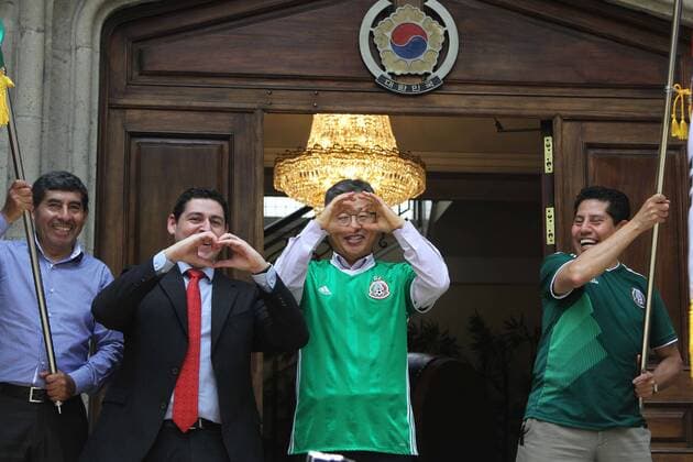 World Cup 2018, victory celebration in front of the South Korean embassy in Mexico