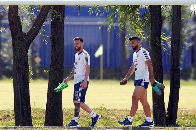 Football, Sergio Aguero reports on everyday life with roommate Messi in the national team - archive pictures