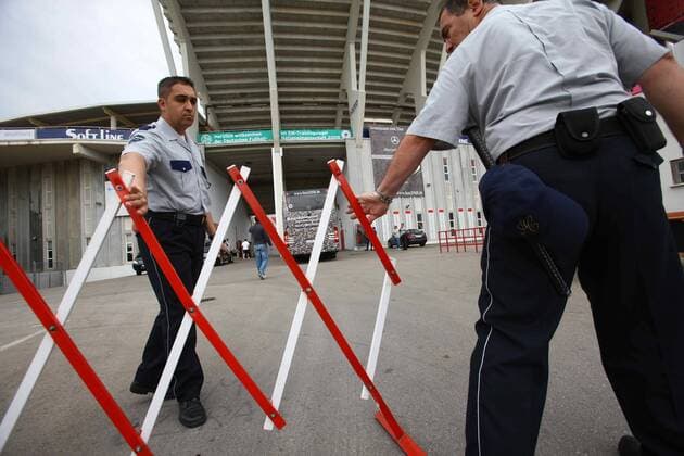 Football, Euro 2008, training camp Germany, fitness sessions and football, but the fans have to stay outside