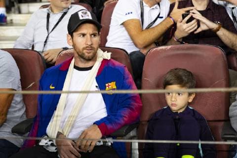 Football, CL, FC Barcelona - Inter Milan, Messi in the stands
