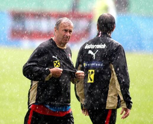Football, EURO 2008, Training Austria under difficult weather conditions