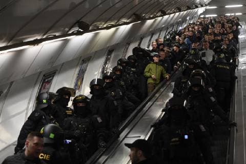 Football, EL, Slavia Prague - FC Copenhagen, Police escort fans