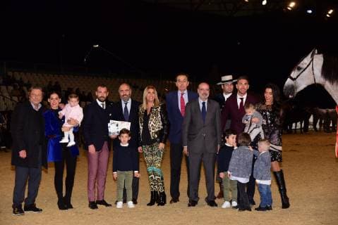 Sergio Ramos accepts award for his horse