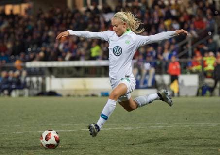Football, Women, VfL Wolfsburg extends contract with Pernille Harder