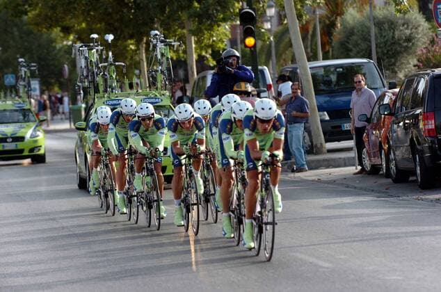 Cycling, Vuelta a Espana, team time trial, Pozzato in the golden jersey
