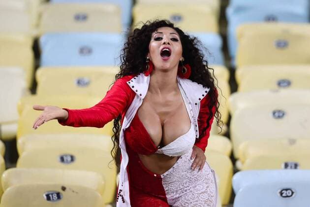 Football, Copa America, International media enthusiastic about female fan of Peru