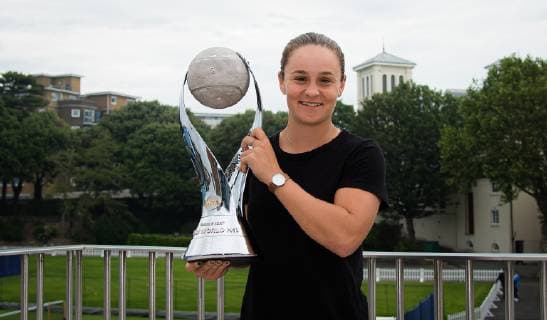 Tennis, WTA, Ashleigh Barty presents trophy as new world ranking first