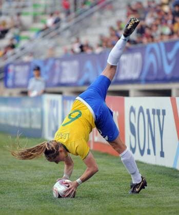 Football, Women, U20 World Cup, the curious somersault throw-in by Leah (Brazil)