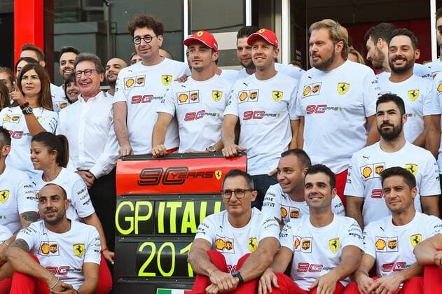 Formula 1, GP Italy, Ferrari celebrates 90 years of Scuderia with team photo