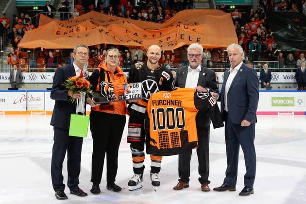 DEL, Grizzlys Wolfsburg - Augsburg Panther, Sebastian Furchner - Award 1000th Game