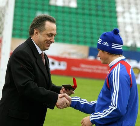 Football, Russia's Sports Minister Vitaly Mutko honours national team as champions of sport