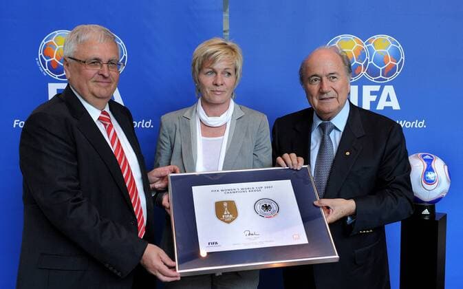 Women's football, Germany gets the Champions Badge as a badge for the defending World Cup champions on the national jersey