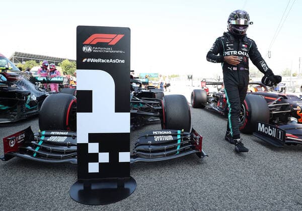 Formula 1, GP Spain, Lewis Hamilton takes pole position