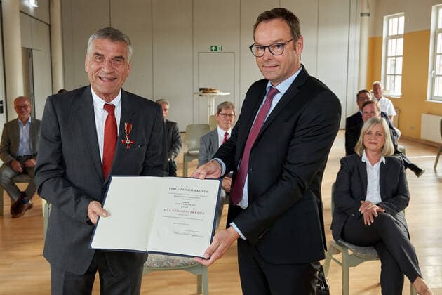Tennis, Ulrich Klaus, DTB President, is honoured with the Federal Cross of Merit